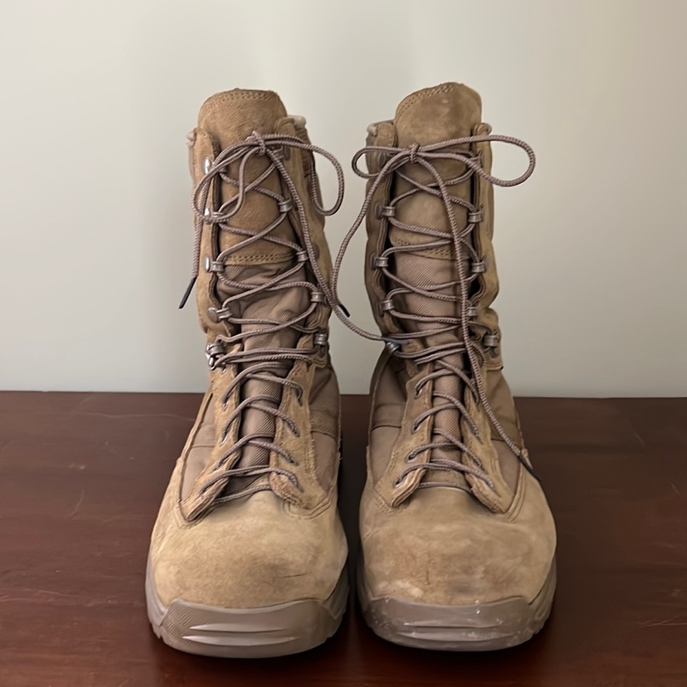 Danner Reckoning 8" Coyote - Size 11.5 - Gently Used Good Condition
